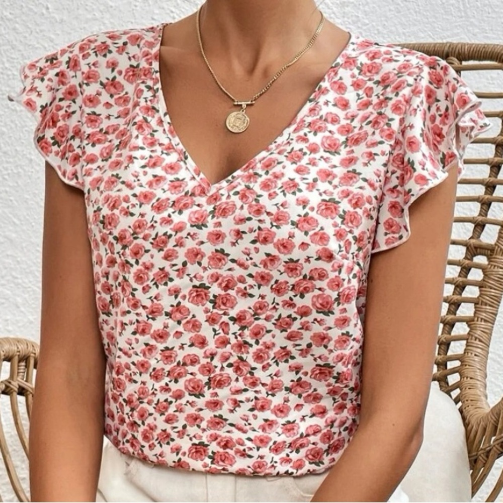 LOLA | Rose Floral Blouse with flutter sleeves super cute